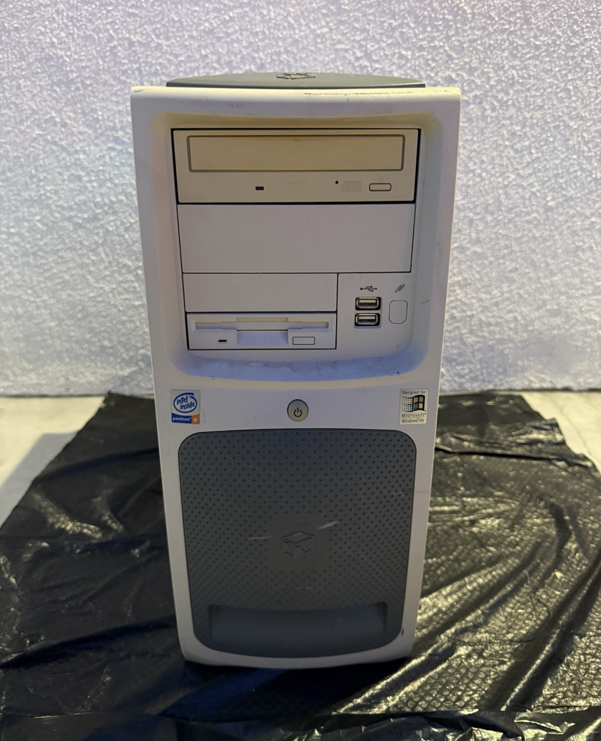 Gateway ATXSTF Tower Desktop PC Intel Pentium 4 Windows Me Optical VGA USB