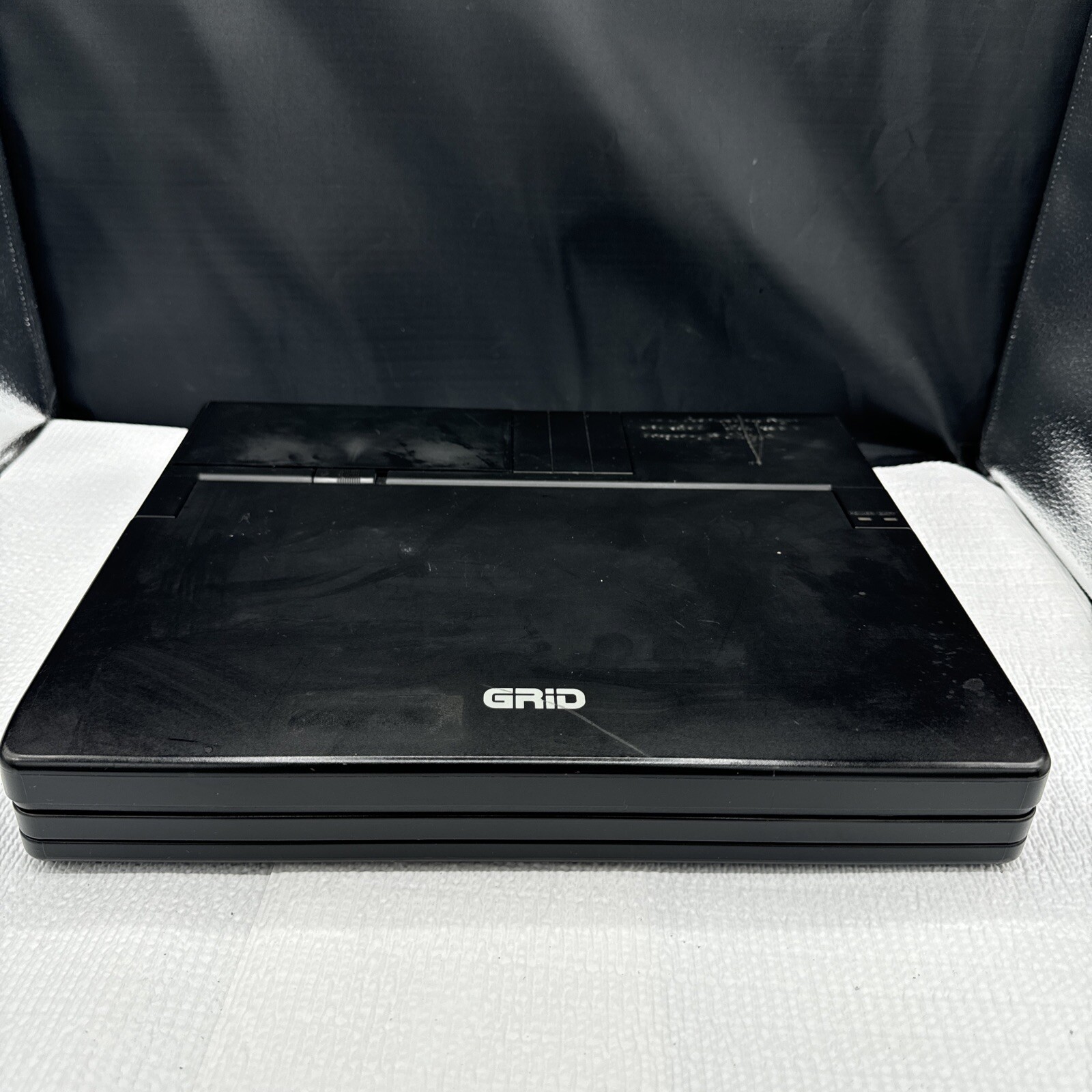 Vintage GRiD Model 1755 Laptop Computer No Power Supply Untested Bad Display