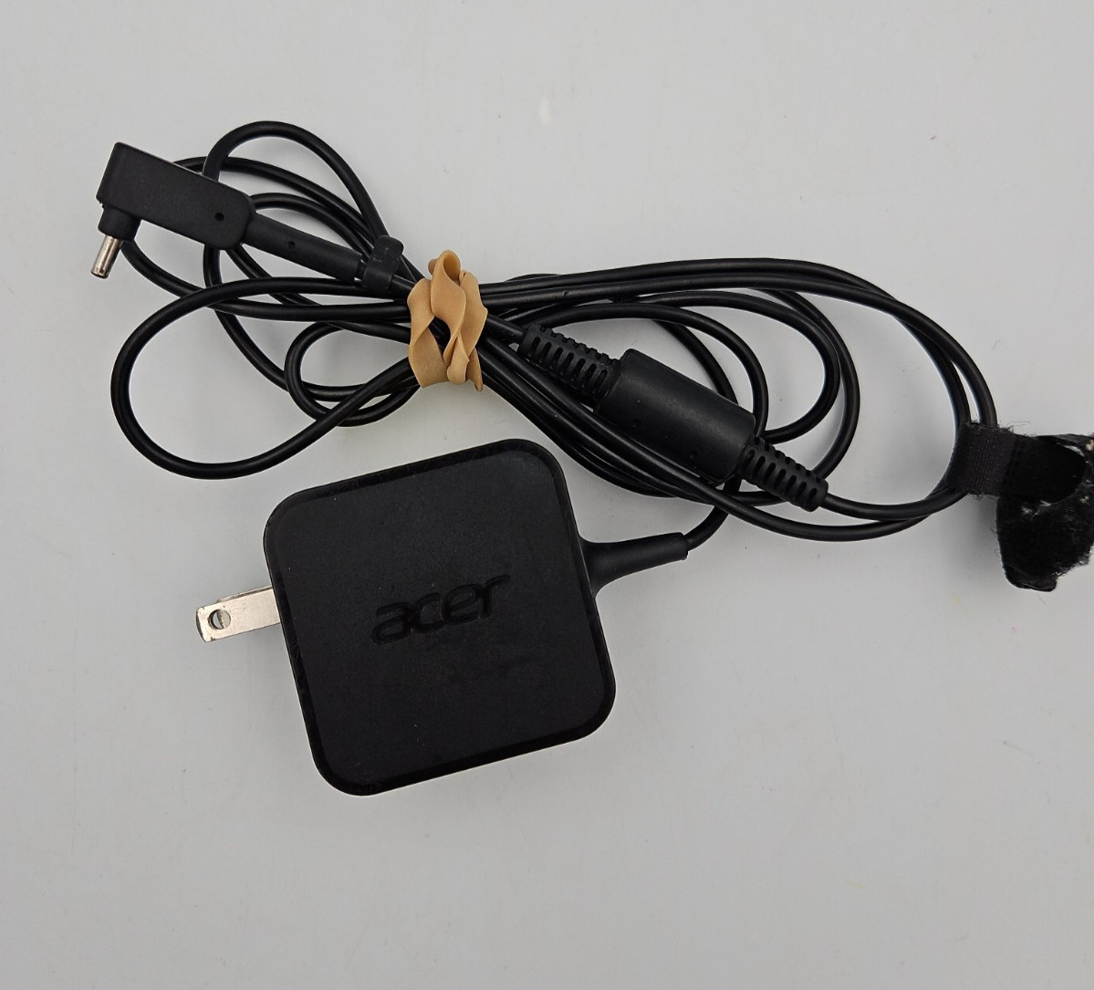 Genuine Acer 45W AC Power Adapter Charger 19V 2.37A  W15-045N4A  1.1mm Black Tip