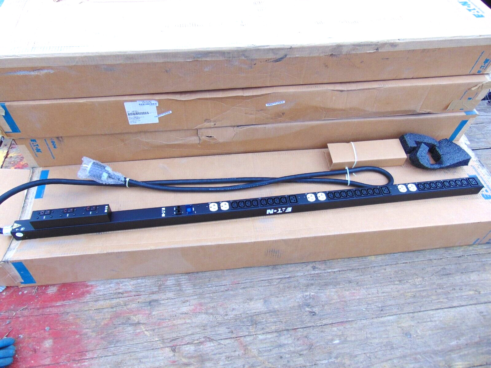 Eaton 24 Plug Rack Power Distribution Surge Protector Strip Monitored Network eP