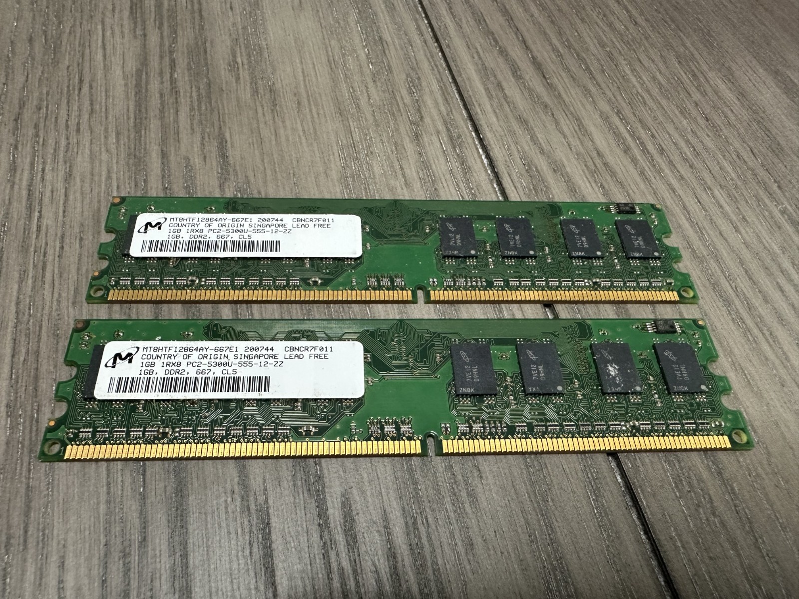 Micron MT8HTF12864AY-667E1 1GBX2 DDR2-667 TOTAL 2GB (1GBx2)
