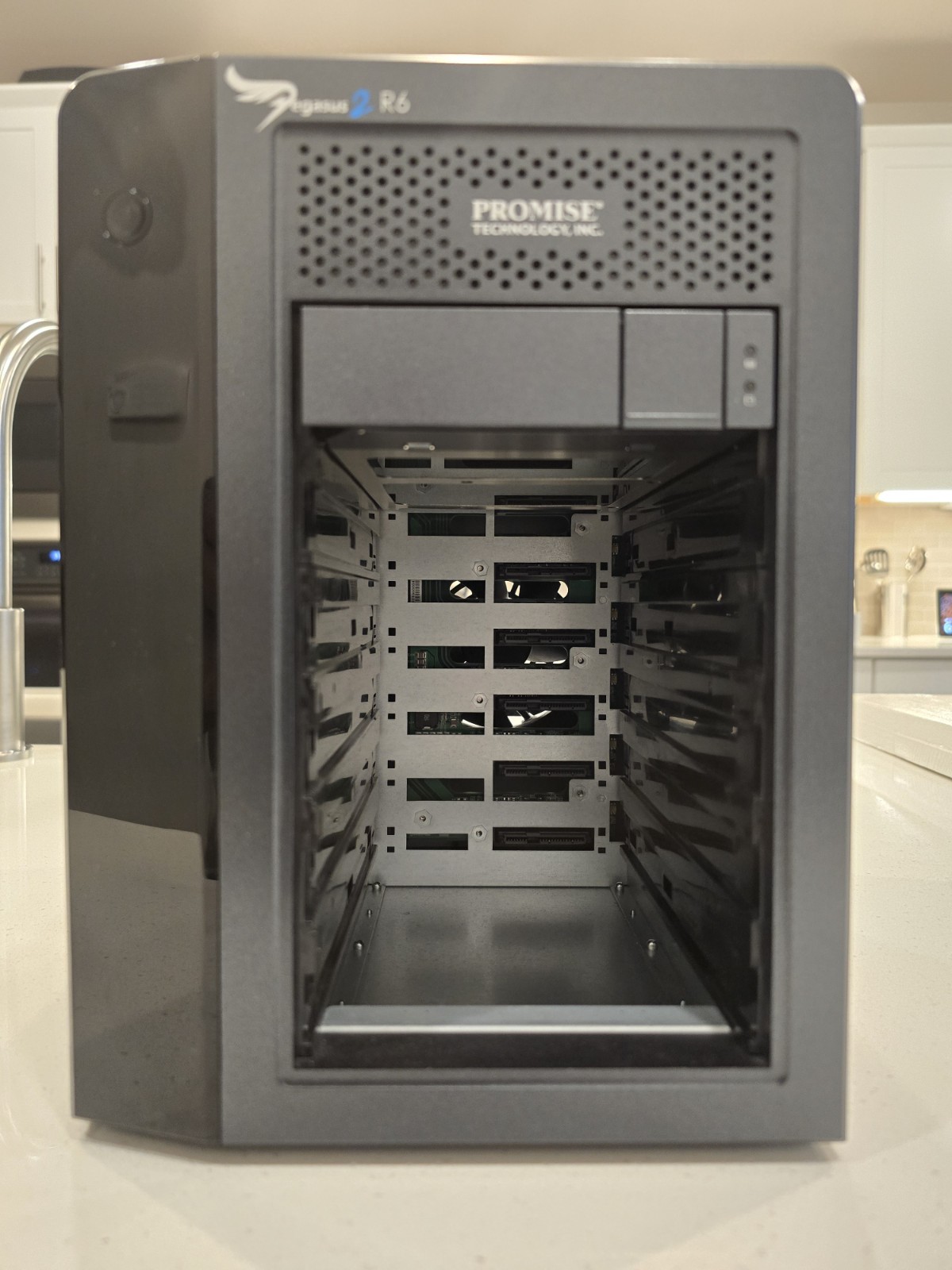 Promise Technology Pegasus 2 R6 Raid Enclosure NO DRIVES NO CADDYS