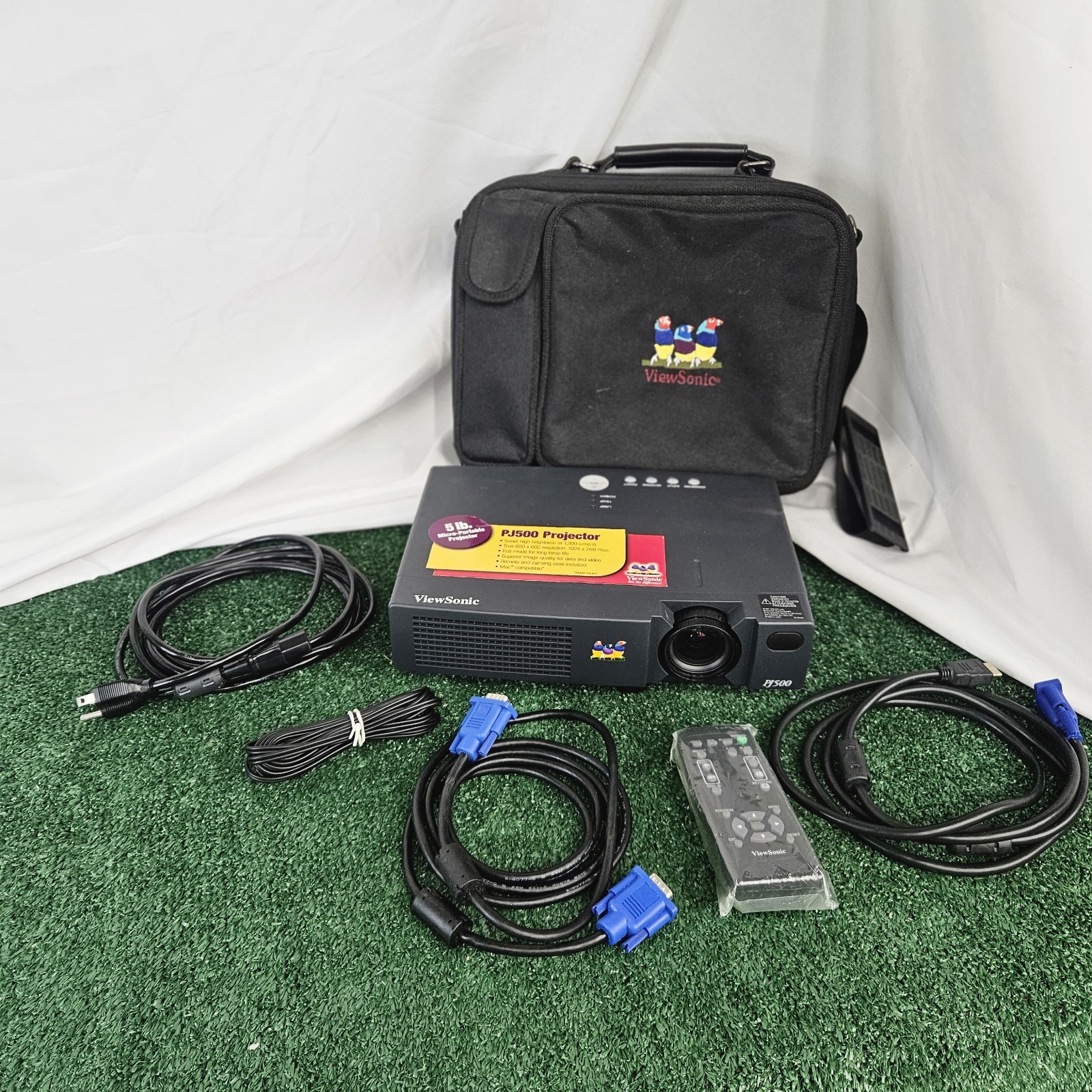 ViewSonic PJ500 2 Panel LCD Digital Multimedia Projector VPROJ23544-2W With Case