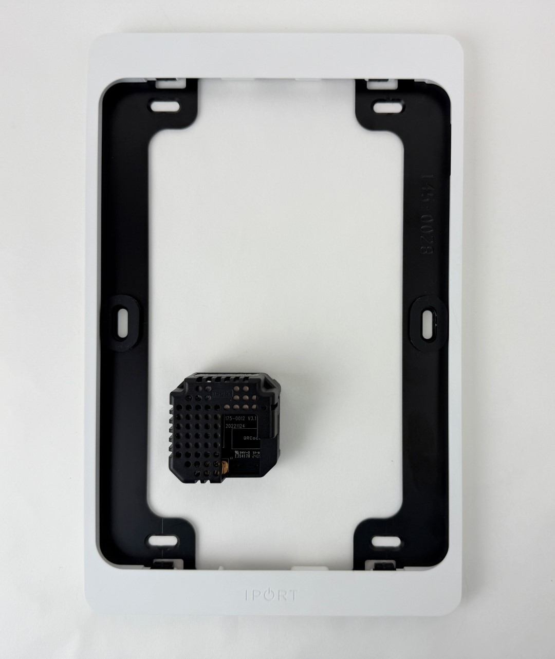 iPort Connect Pro Wall Flash Mount - White - No Cable