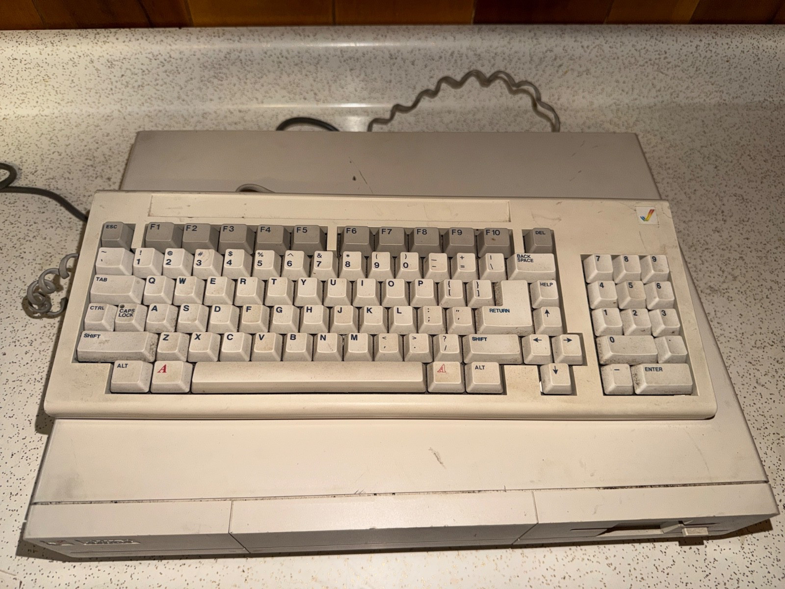Vintage Commodore Amiga 1000 Computer System  – Tested to Disk Prompt -See Video