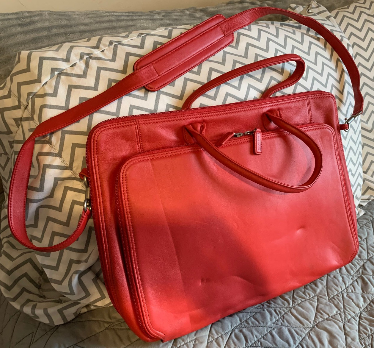LEVENGER Red Leather Computer Laptop Bag