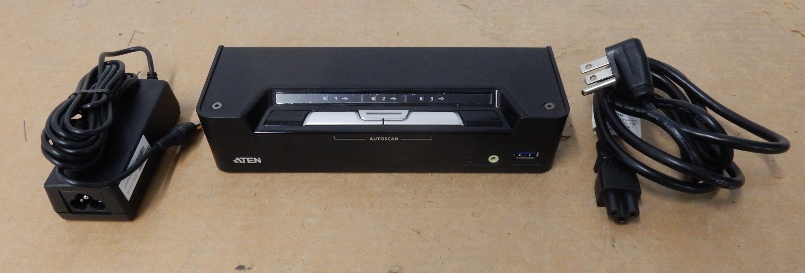 ATEN CS1953	3-Port USB-C DisplayPort Hybrid KVMP Switch w/AC Adapter