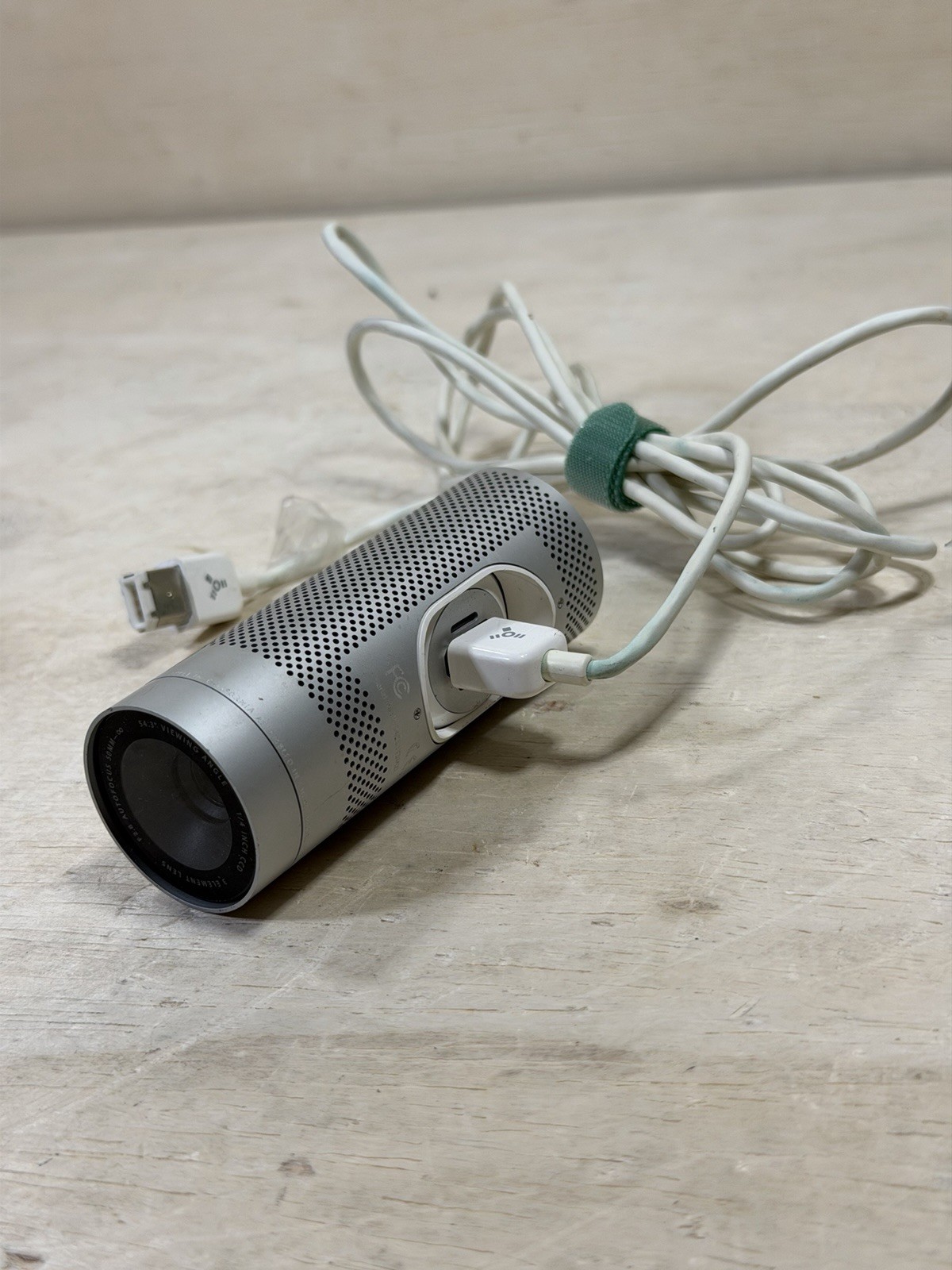 Apple iSight A1023 - Firewire Webcam Camera (no mount/no stand)