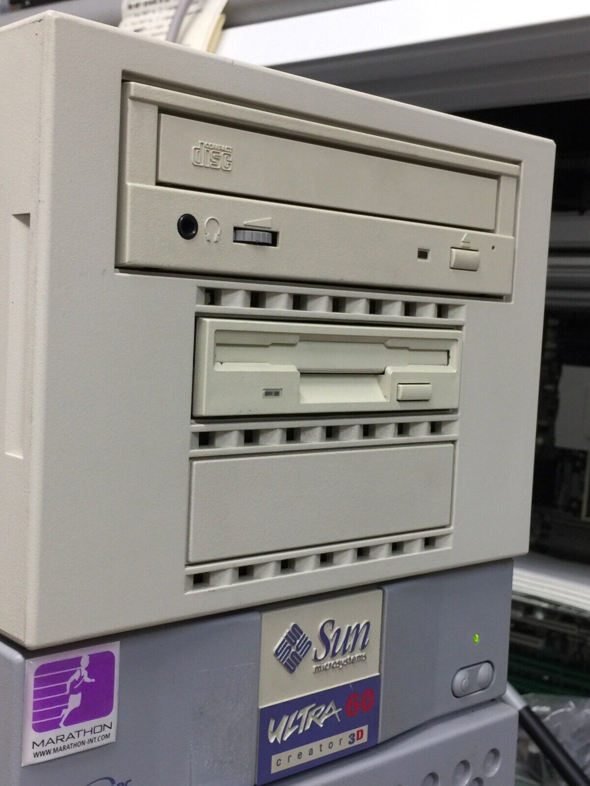 SUN A23 Ultra60, 2x450MHz, 1gb-RAM, 36GB disk,DVD,Floppy, PGX64 Gfx,Test-PASS