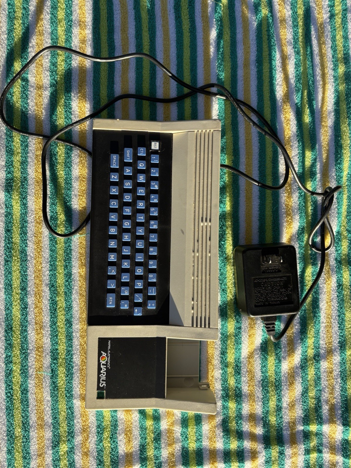 Aquarius Personal Computer Model 5931 Mattel Inc 1982 VTG Powers On Untested