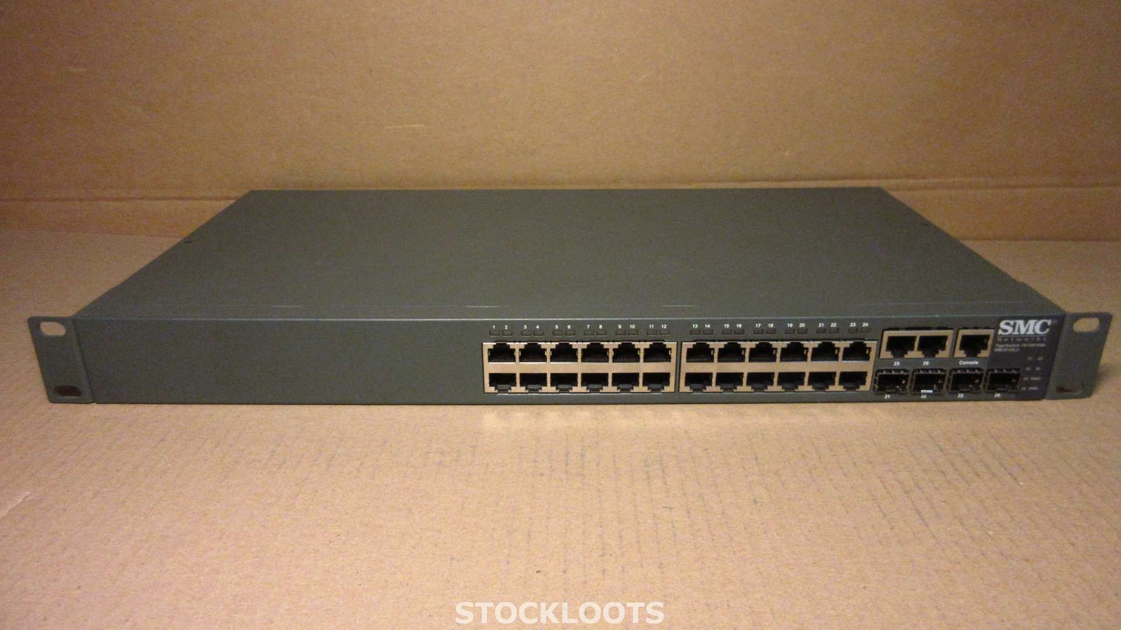 SMC SMC8126L2 TigerSwitch Gigabit 26-Port 10/100/1000Mbps 4x SFP + RACK EARS