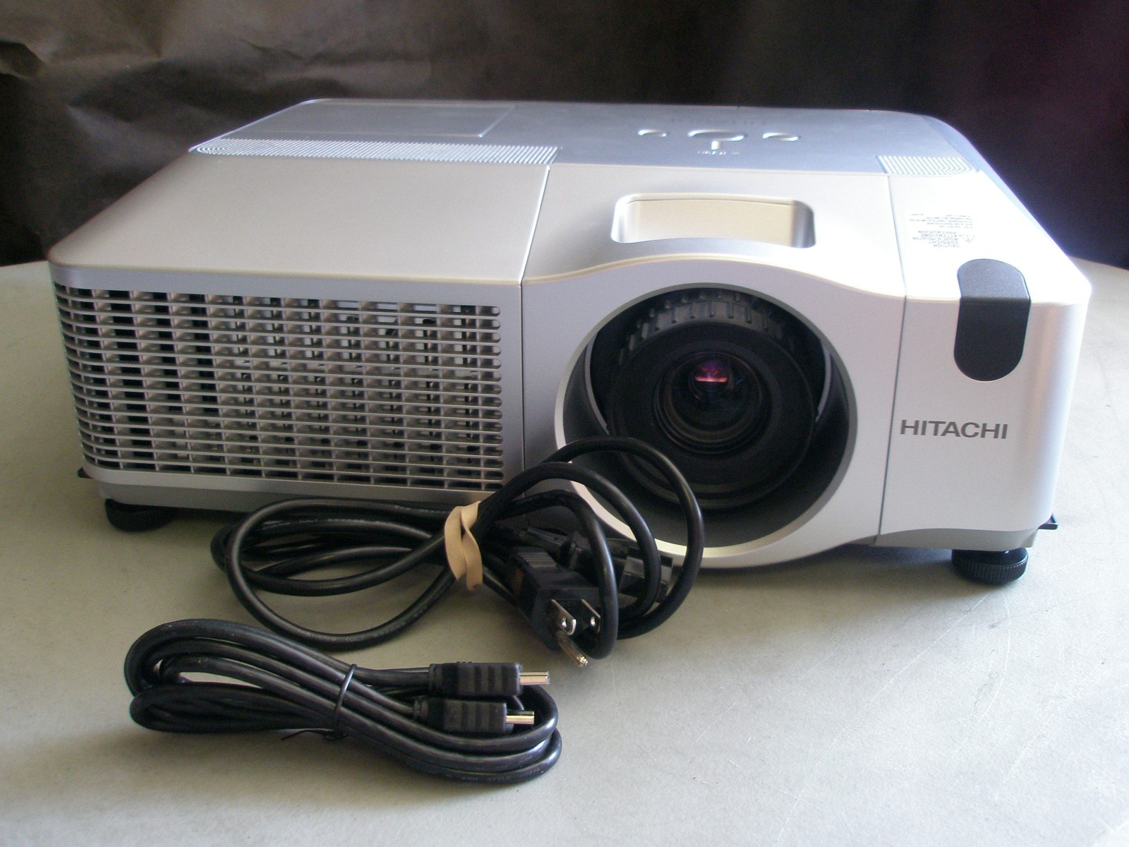 HITACHI CP-X809 LCD PROJECTOR, 5000 LUMENS, HDMI, LOW HOURS (NEW LAMP OPTION)