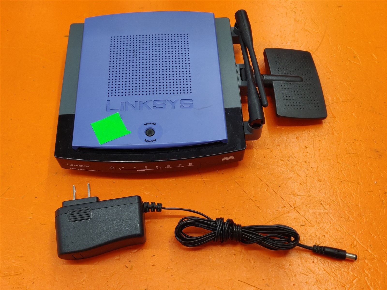 ⭐️⭐️⭐️⭐️⭐️ Cisco Linksys WRT300N V1 Wireless-N Broadband Router w/ Adapter 