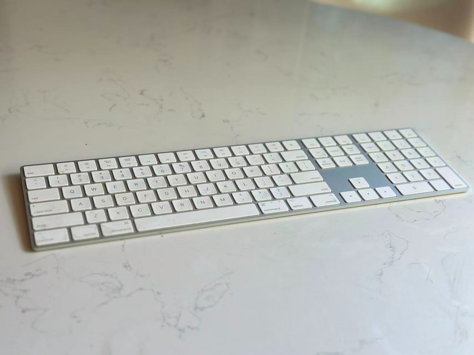 Apple A1843 Wireless Bluetooth Magic Keyboard With Numeric Keypad