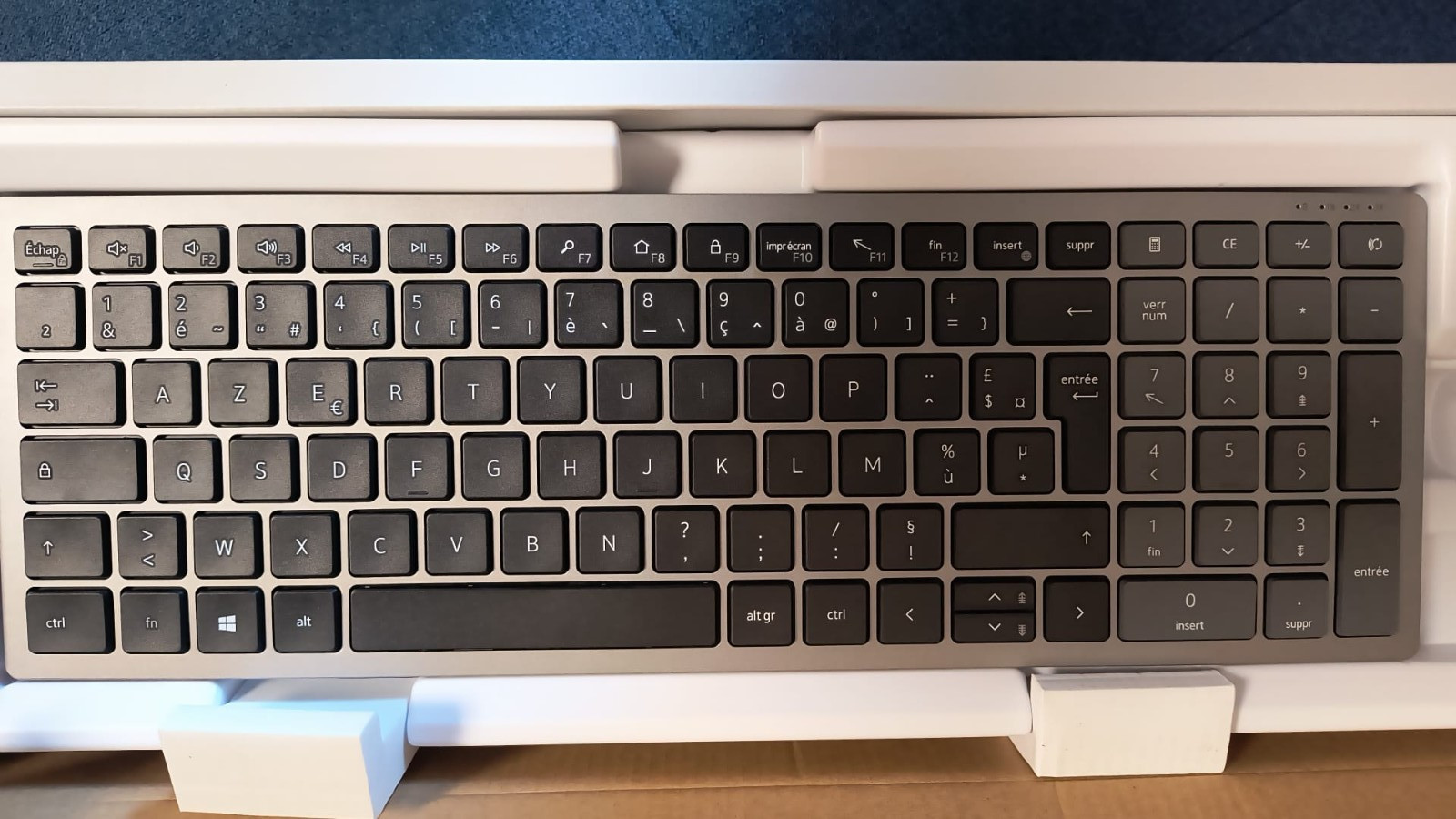 Dell Multi-Device Wireless Keyboard KB7120Wc AZERTY Bluetooth Compact Gray NEW