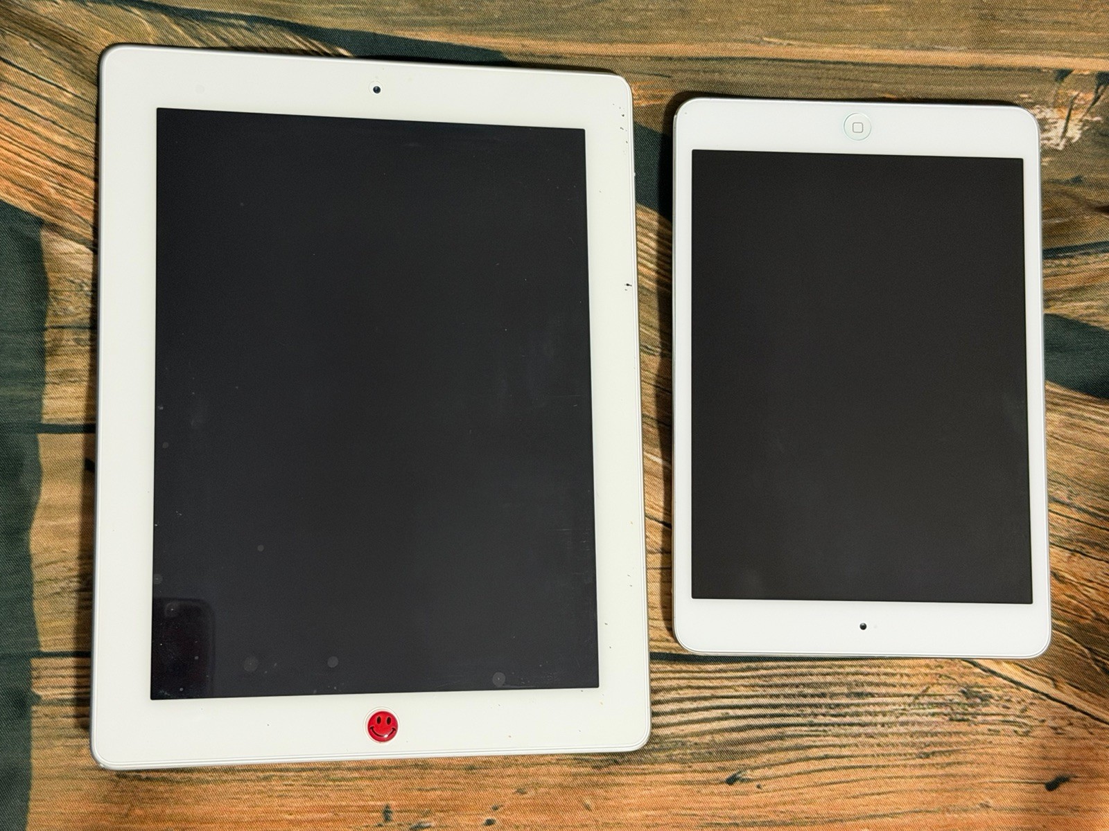 2 Apple iPad Mini MD328LL/A and iPad MD531LL/A White  - Wi-Fi - AS-IS Parts Only