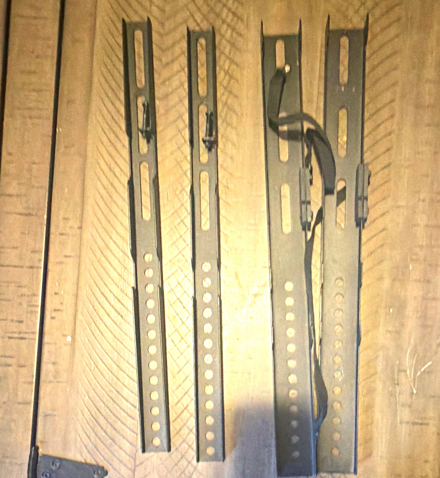 2 sets of Rack-Mounted 19 in Rack Unit Width Rails/Brackets Mount Hardware Set