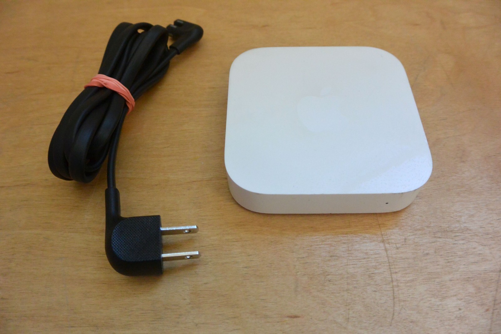 Apple AirPort Express Base Station 2nd gen A1392 802.11n WiFi Router MC414LL/A