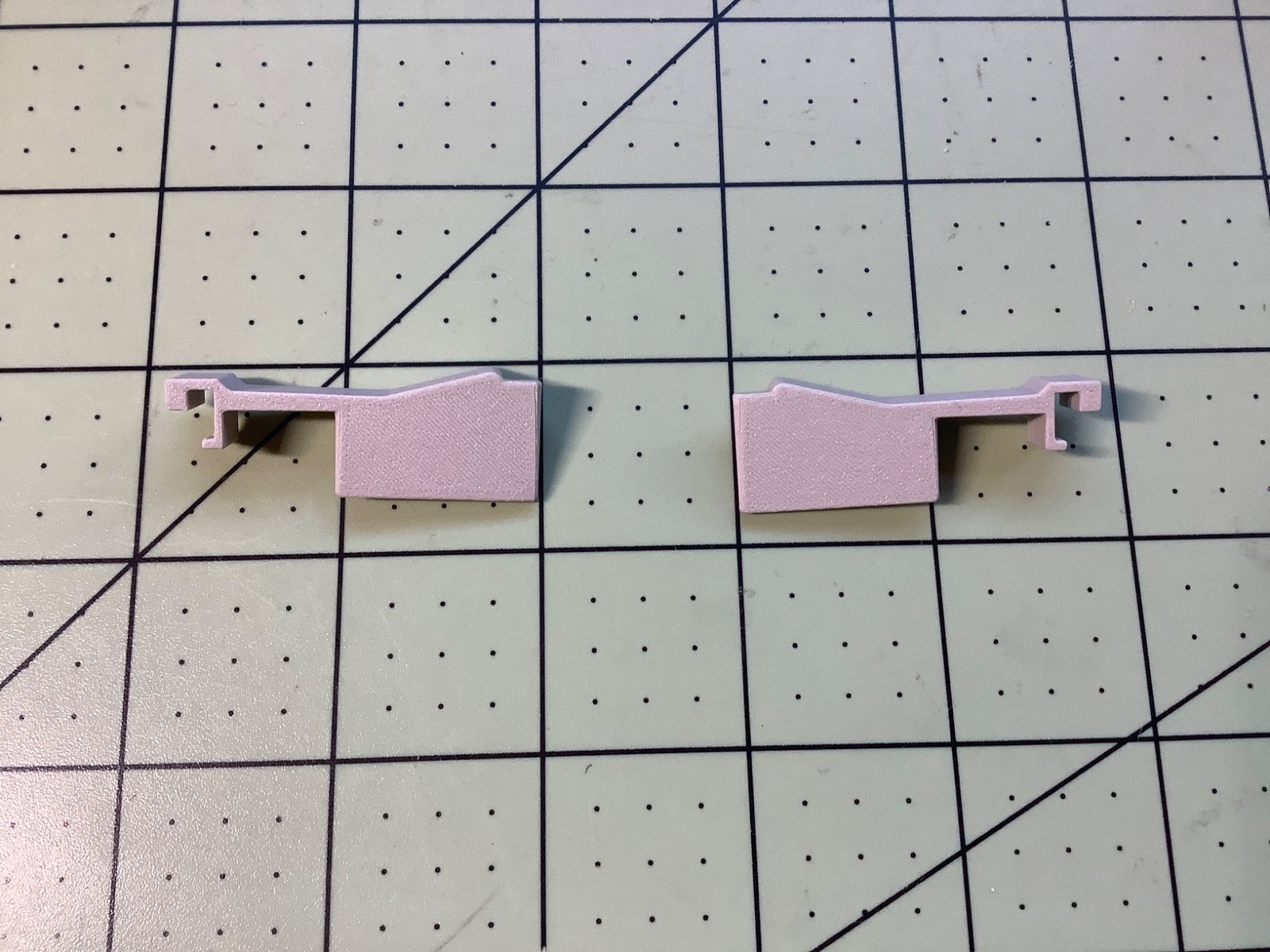 1 Pair New Apple IIg High Quality Replacement Case Clips  to IIgs 