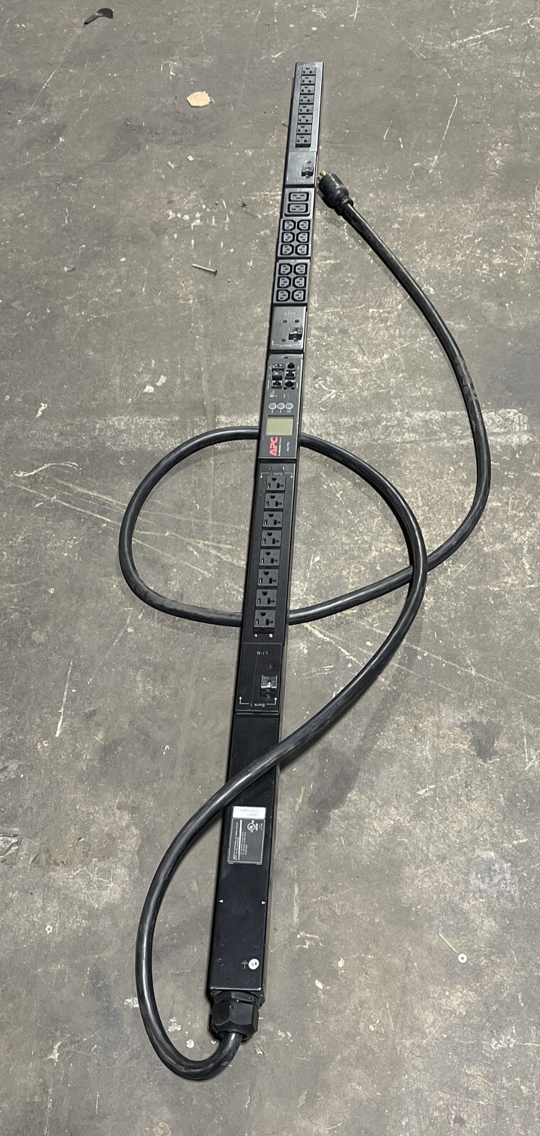 APC AP8870 Vertical Power Distribution (30 Outlets) Rack Metered Managed
