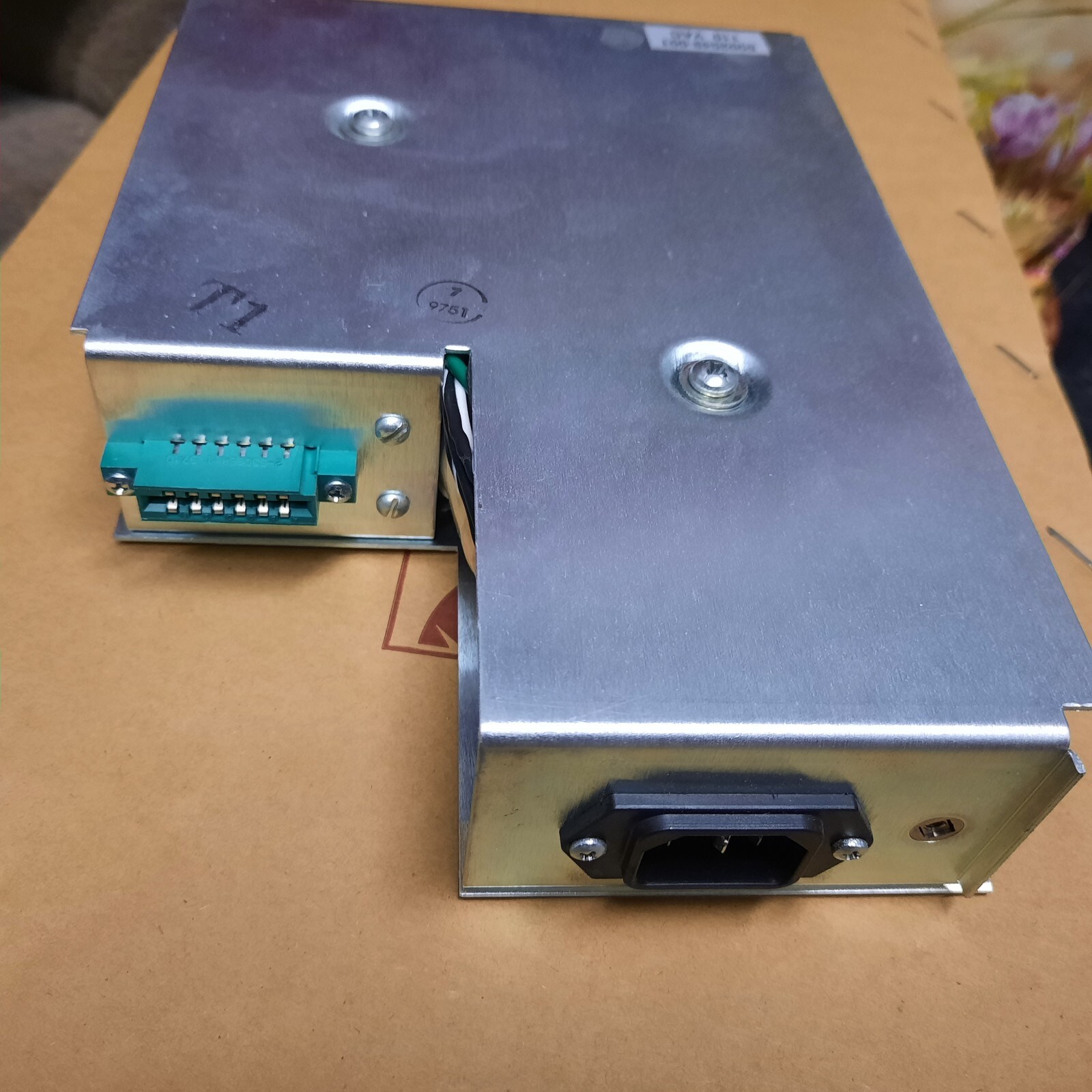 Motorola RM-16 5002049-001 Rack 110V Power Supply WITH push button breakers