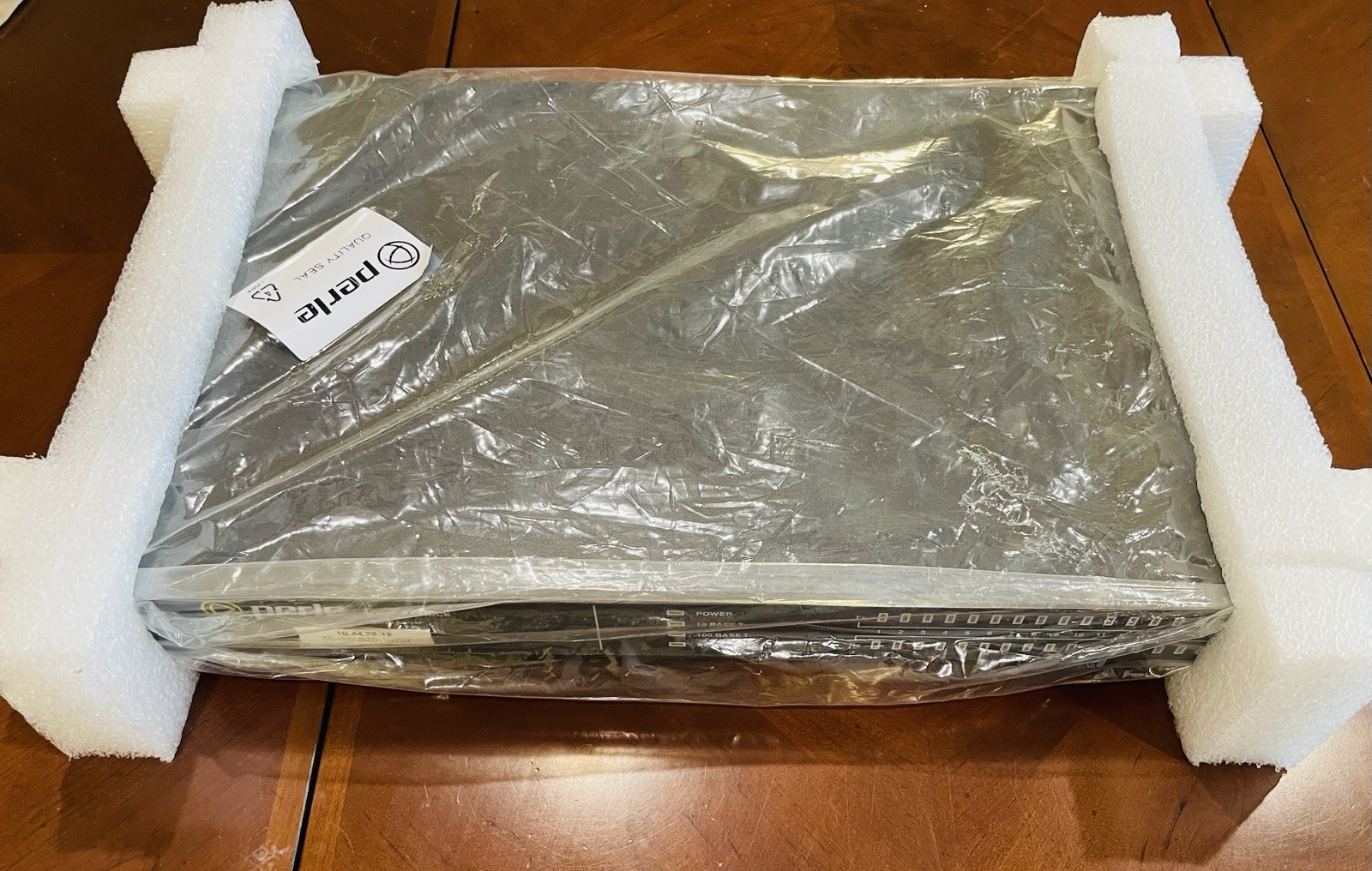 Perle 04006904 Iolan + 16 Rack Terminal Server 16 RS422 Ports RS422 10/100