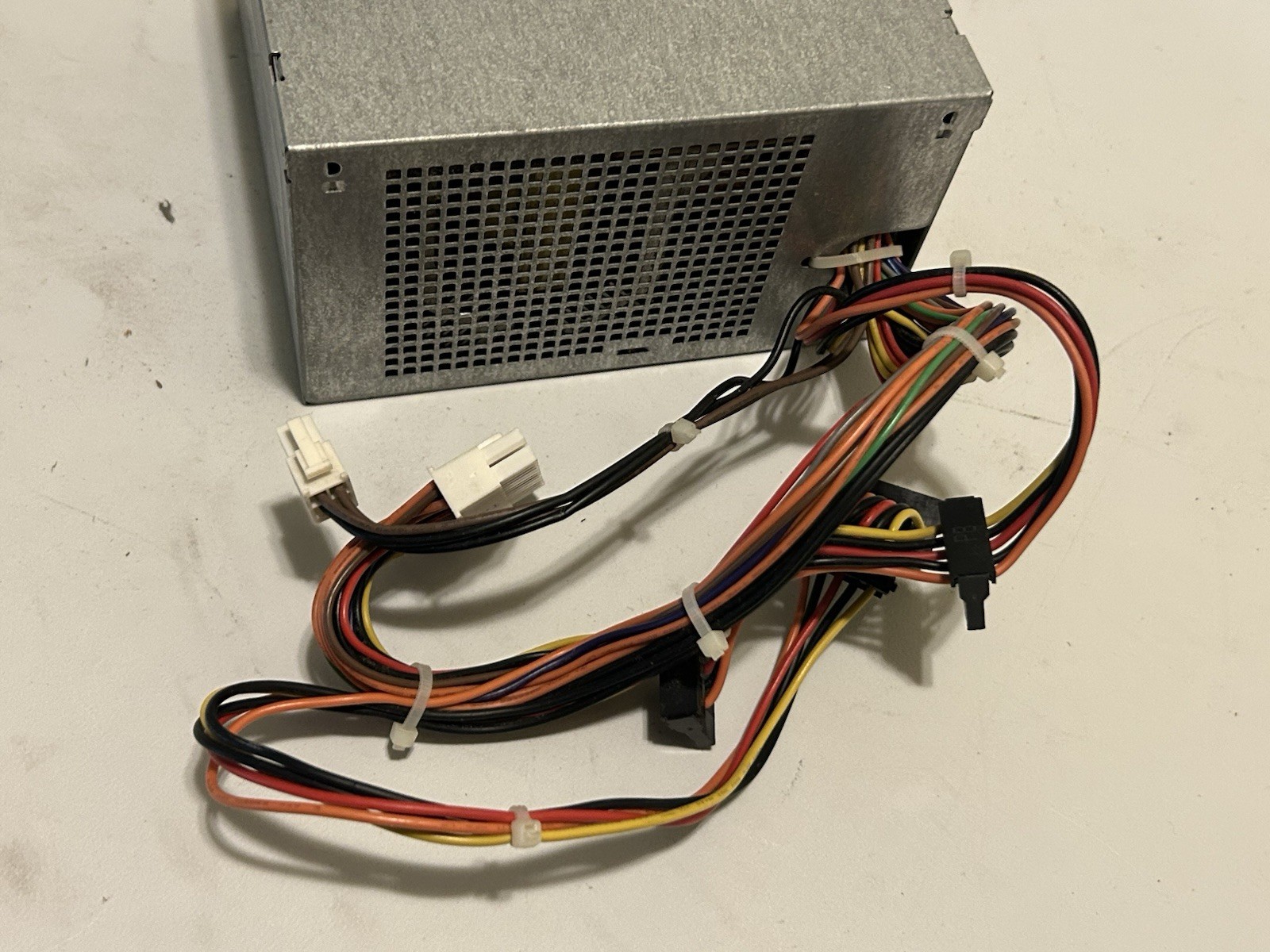 Dell OEM 300w OEM powersupply with standard connectors