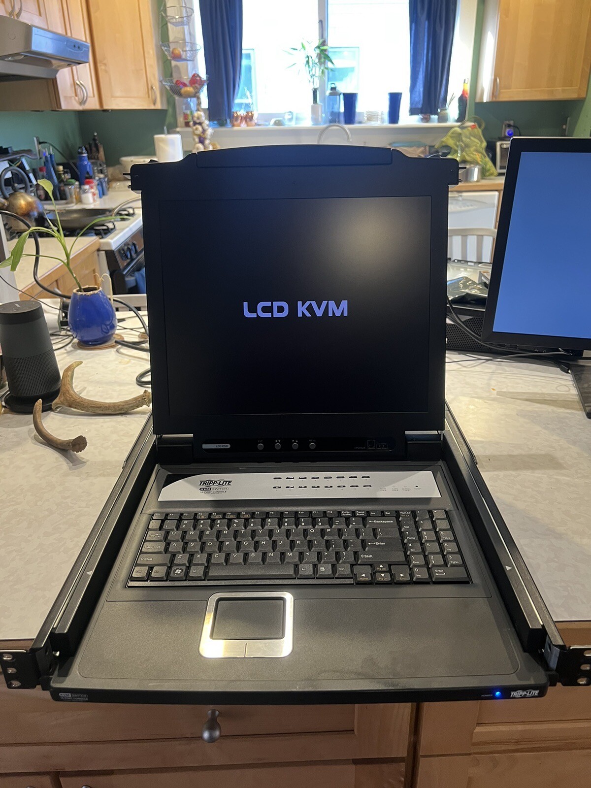 Tripp-Lite B020-016-17 KVM Switch LCD Monitor