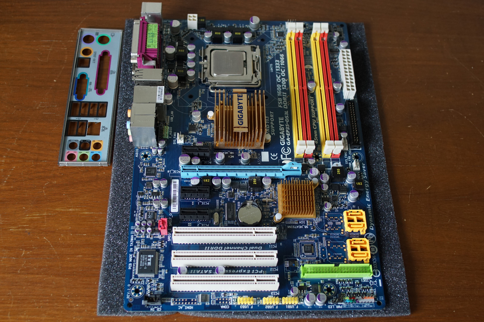 Gigabyte GA-EP35-DS3L Rev 1.0 + Intel E2180 Dual Core CPU (Bad network port) CIB