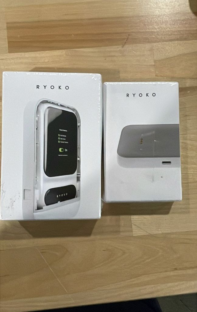 RYOKO PRO High-Speed Portable 4G LTE Wi-Fi Router + Docking Station