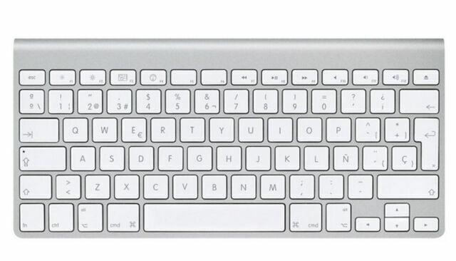 Apple A1314 Wireless Keyboard - MC184LL/B