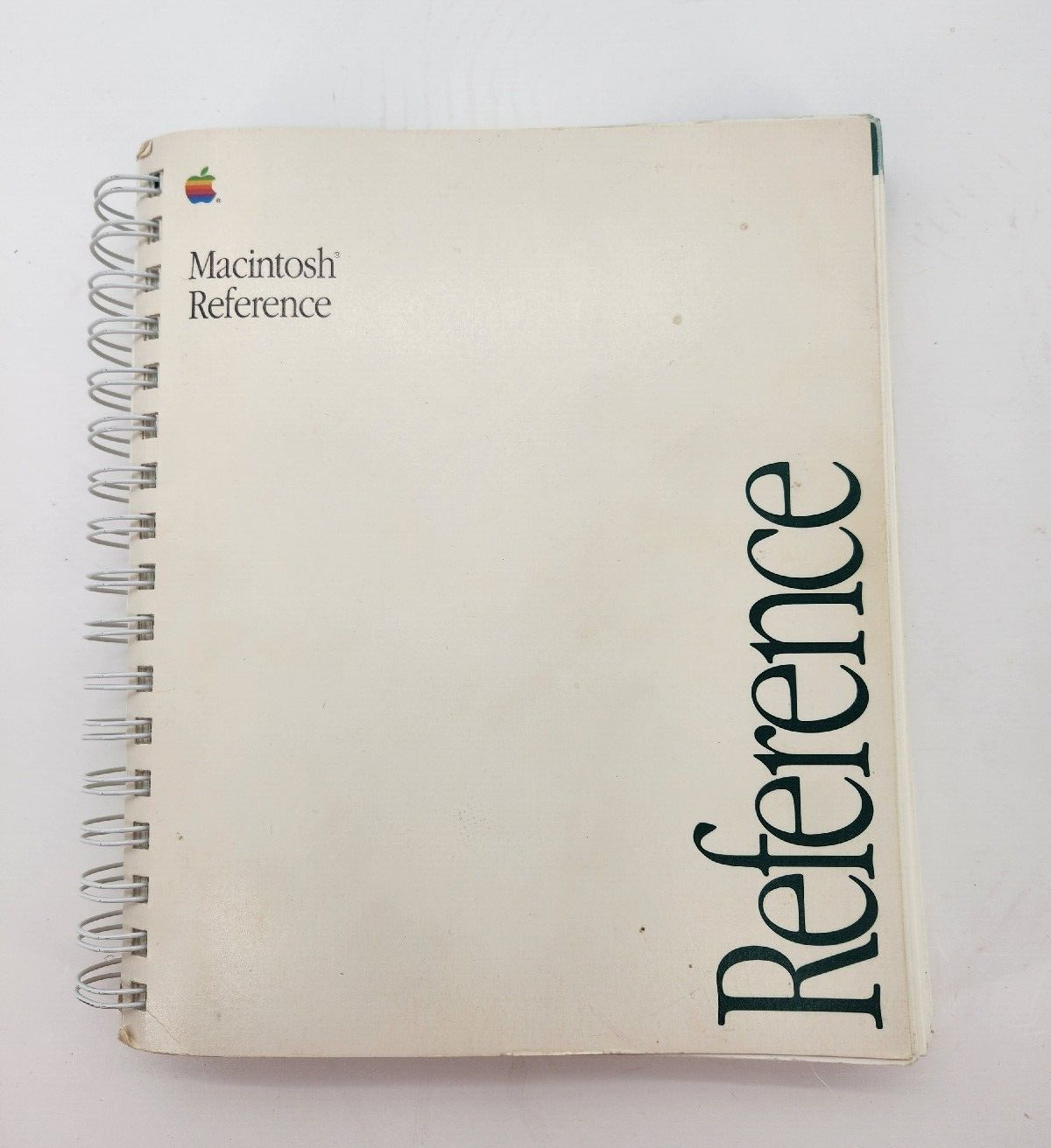 Apple Macintosh Reference Manual 1990. User’s Guide Version 030–3904-A