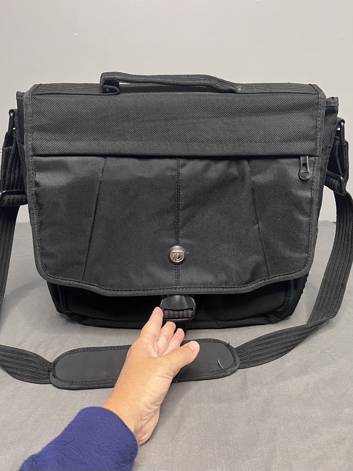 Targus All Black W/ Strap Heavy Duty Laptop/ipad 16” Bag
