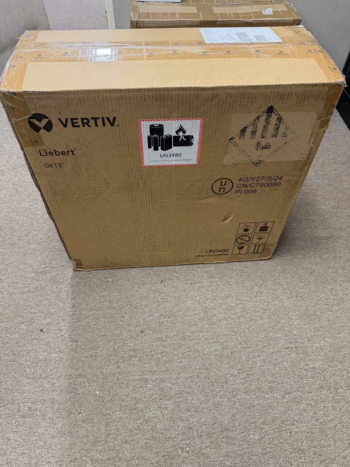 Vertiv GXT5 Lithium-Ion 1000VA/1000W 120V Tower/Rack UPS (GXT5LI-1000LVRT2UXL)