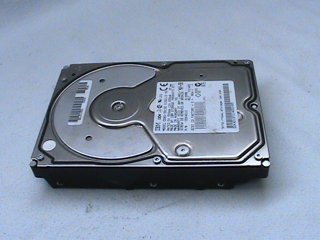 1 USED IBM SCSI HARD DRIVE DDRS-39130 E182115 HG 9130MB CAPACITY