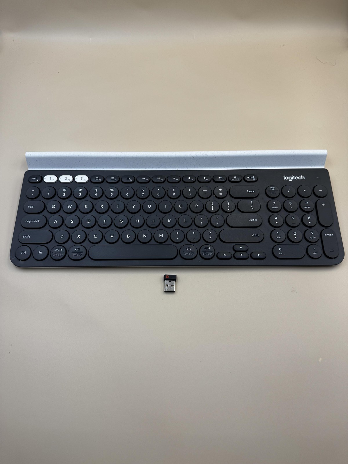 Logitech K780 Multi-Device Wireless Keyboard with Built-in Cradle *Read*