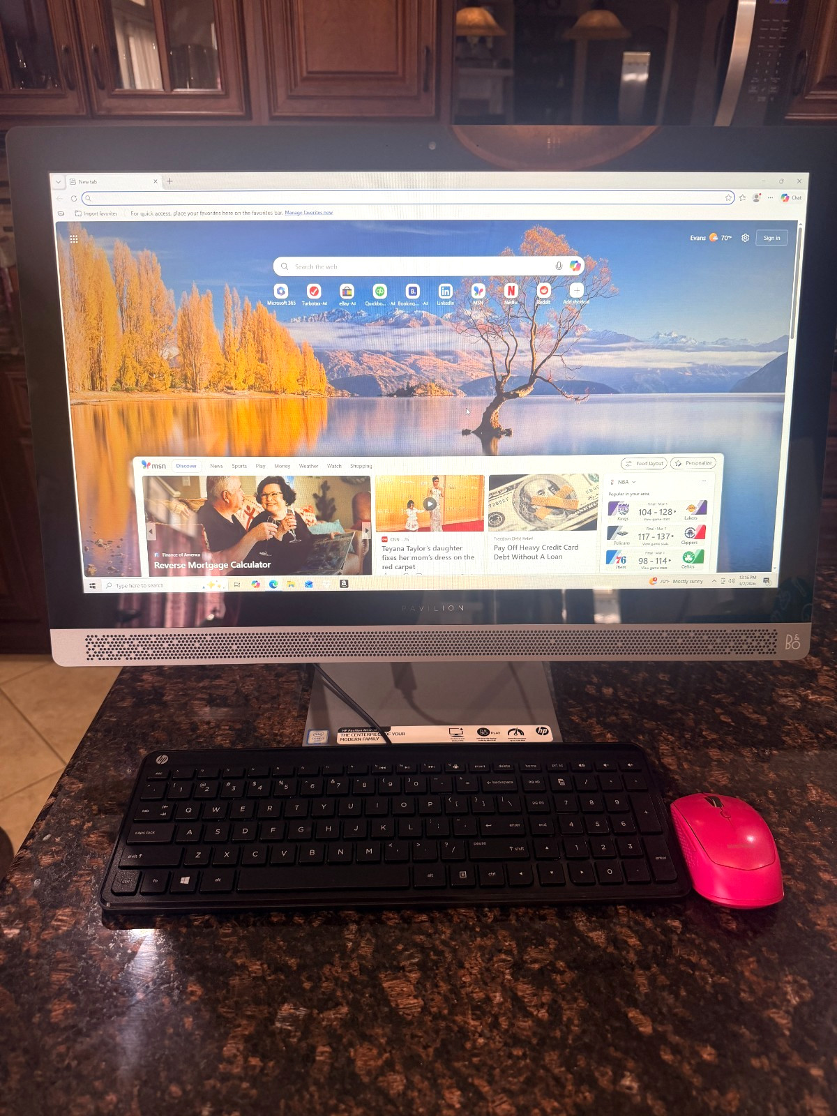 HP Pavilion 24-b016 24" Windows 10 i3-6100T 3.20GHz 1TB Hard Drive 8GB RAM