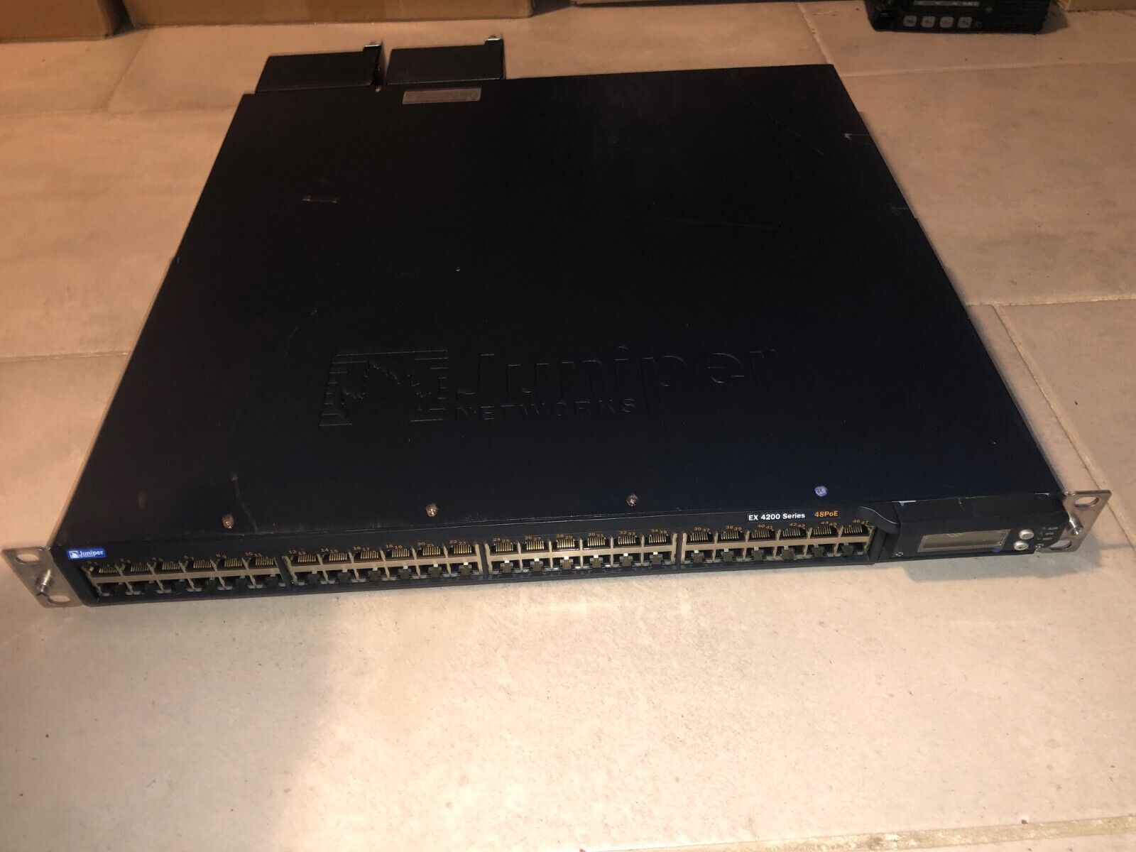 Juniper EX4200-48T 8PoE 48-Port Ethernet Switch w/ extended power supply SP686 