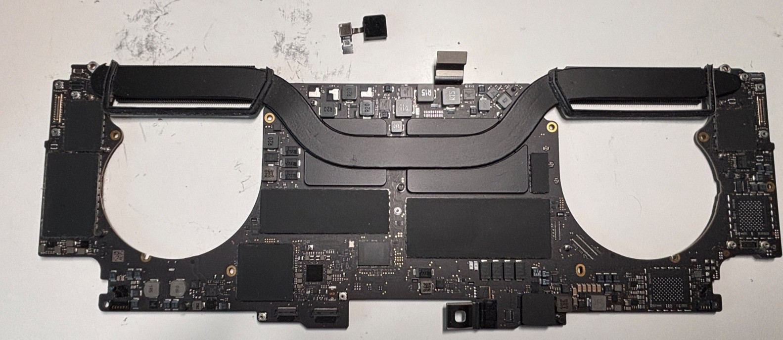 Apple MacBook Pro 15" 2019 A1990 LOGIC BOARD i7 2.2GHz 16GB 256GB + TOUCH ID