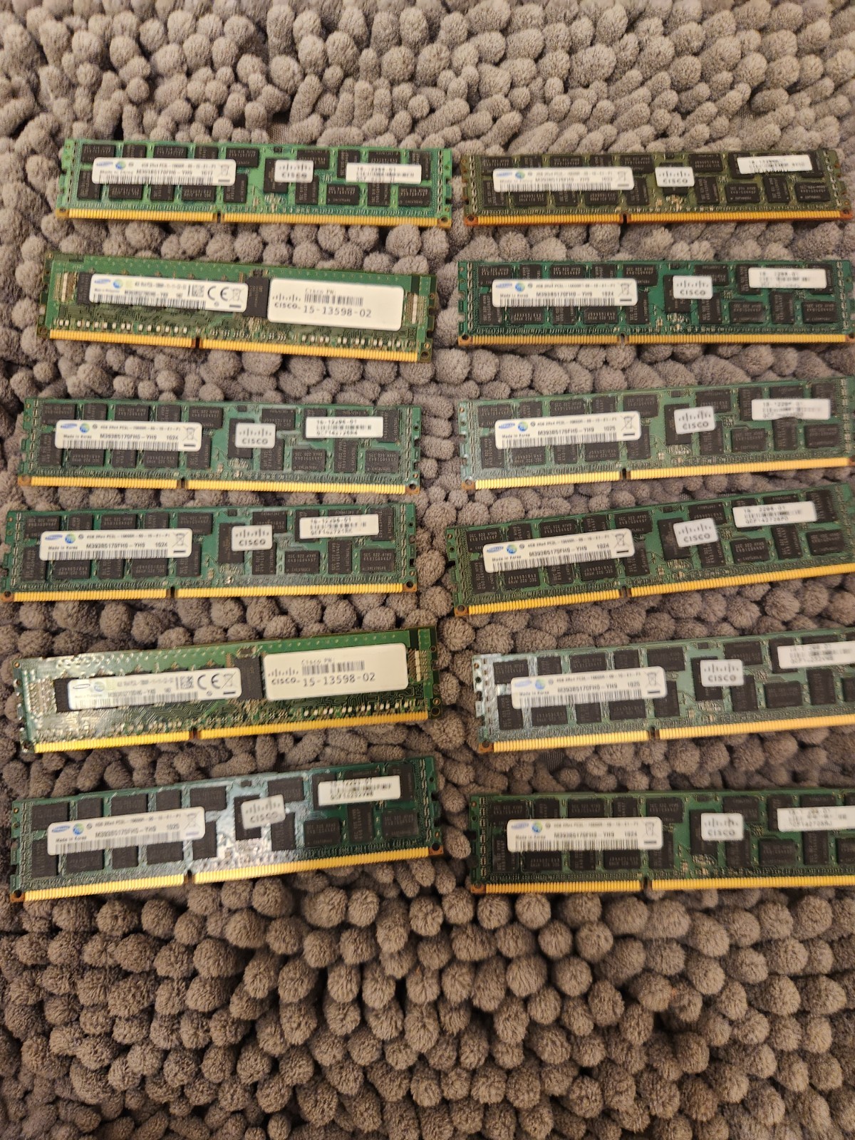 Lot Of 12 x Samsung 4GB 1Rx4 PC3L-12800R RAM