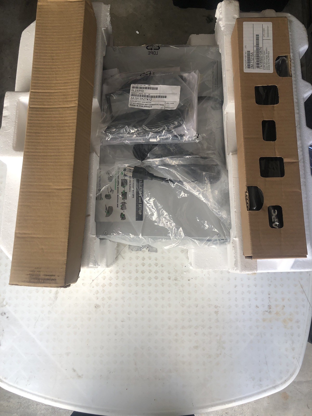 APC Smart-UPS 1500VALCD RM 2U 120V with SmartConnect SMT1500RM2UC New
