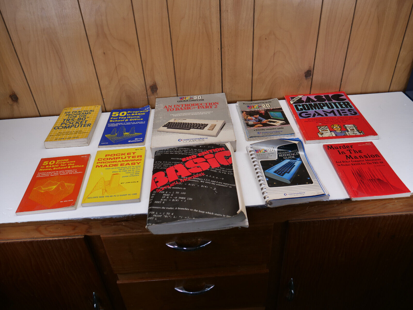 LARGE VINTAGE LOT OF COMMODORE 64 REFERENCE GUIDE, USER & MUCH MORE