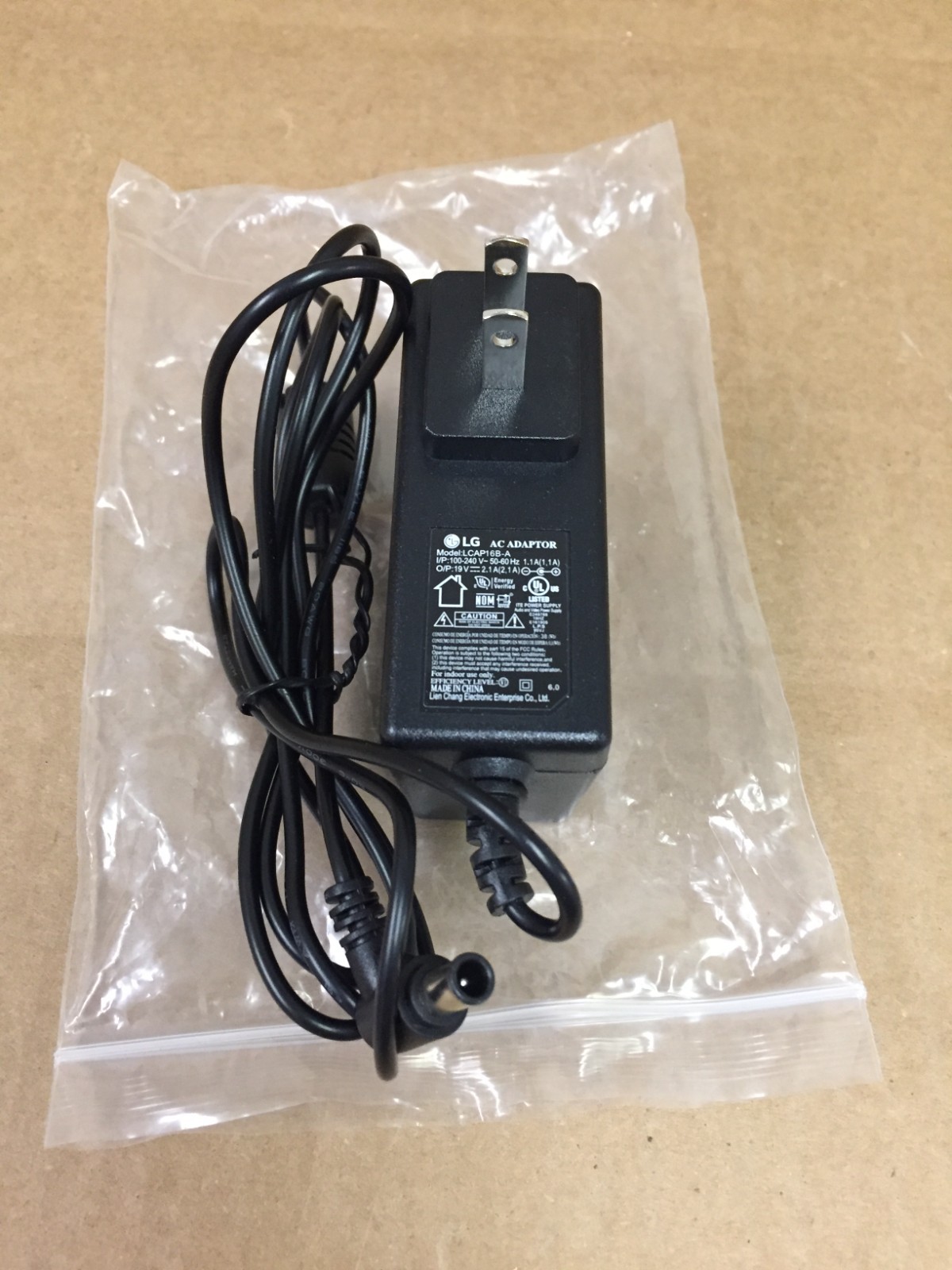 New Genuine LG AC Adaptor  MODEL : LCAP16B-A 19V 2.1A Charger Power Supply