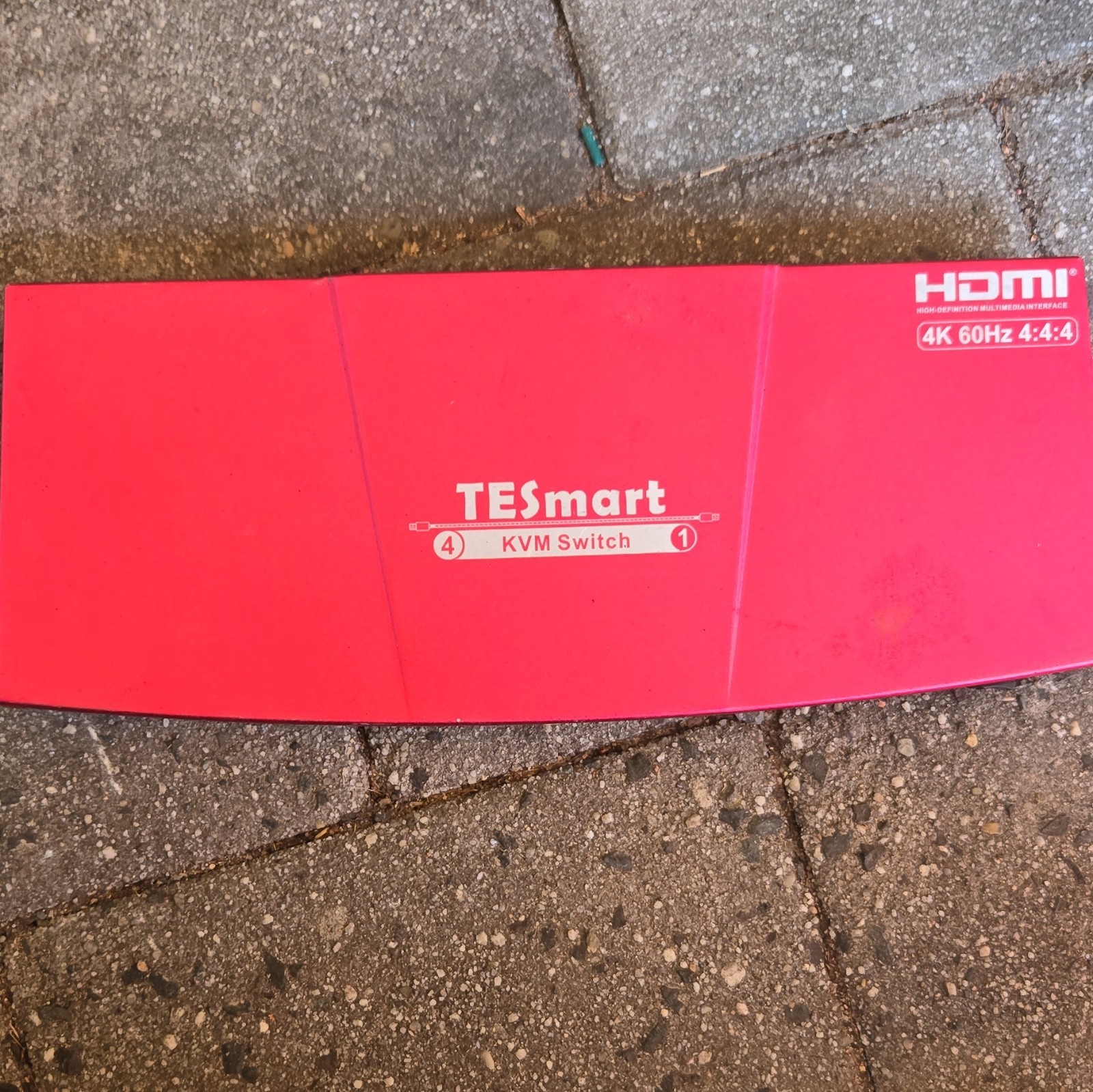TESmart 4-Port 4:1 HDMI KVM Switch 4K 60Hz 4:4:4 USB 2.0 5V Red
