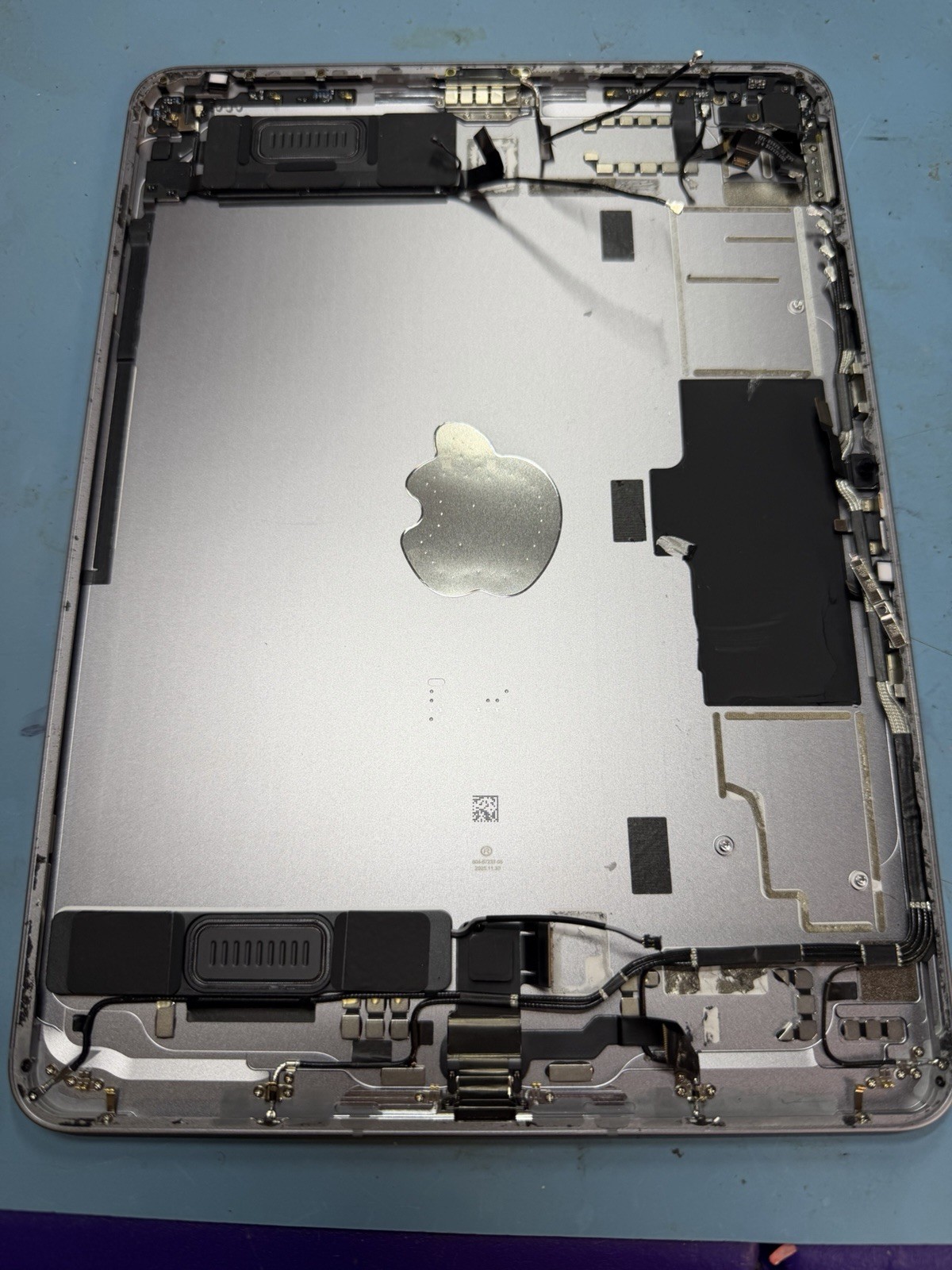 OEM Apple back cover Rear Housing For iPad Air 11 Inch M4 2026 Space Gray LTE