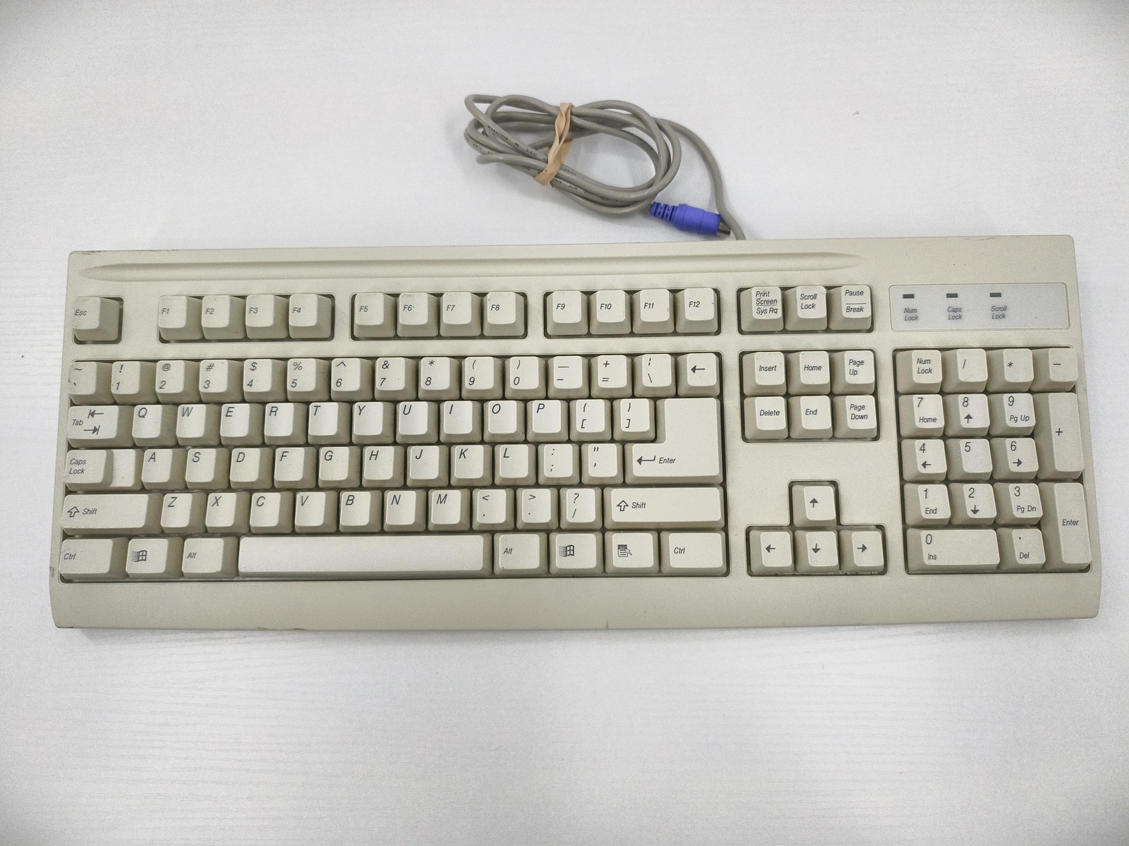Vintage Mitsumi KFKEA4XT PS/2 Wired Standard White Windows PC Keyboard QWERTY