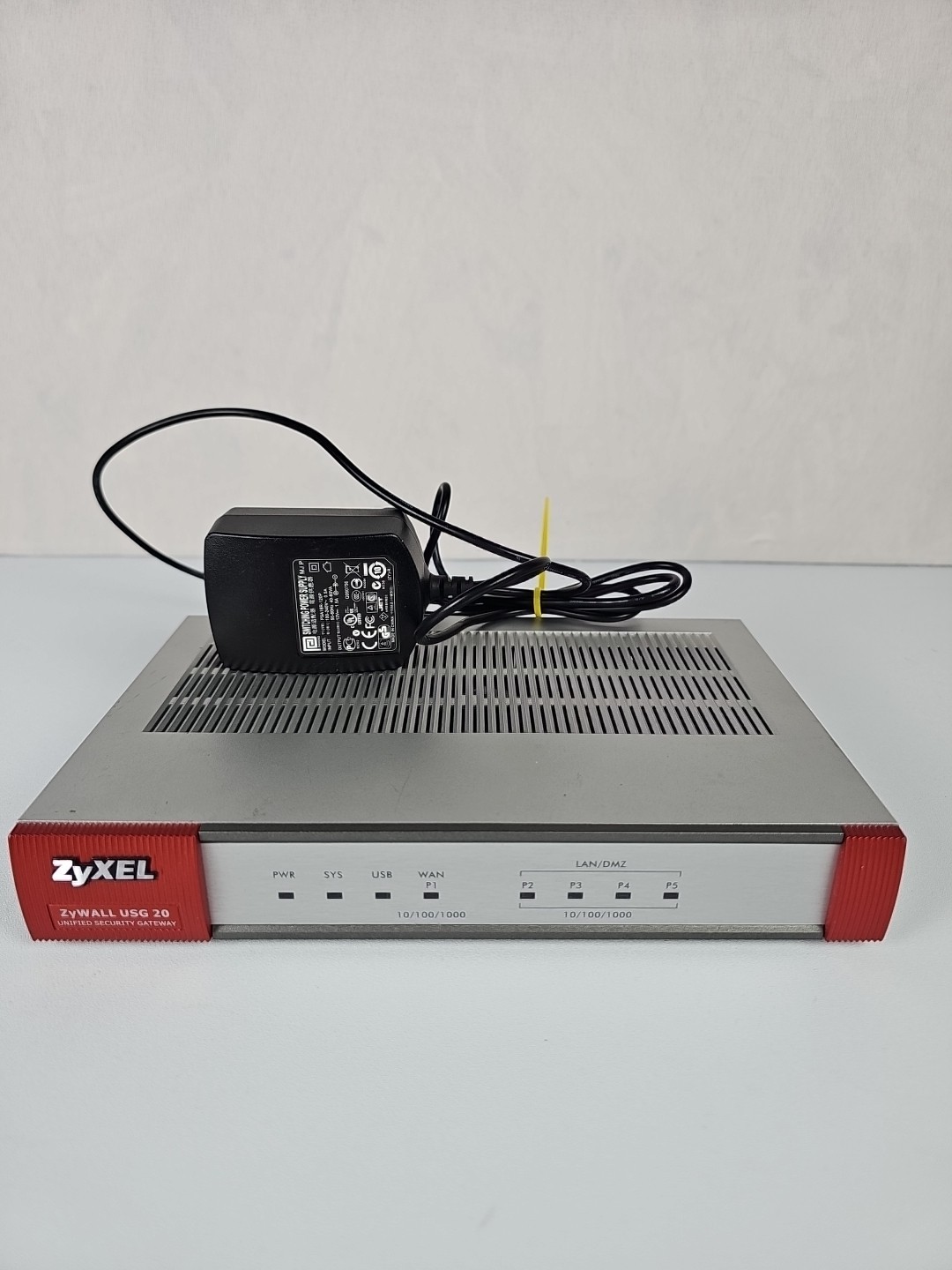 ZyXel Zywall USG 20 Unified Security Gateway VPN Firewall with Power Adapter