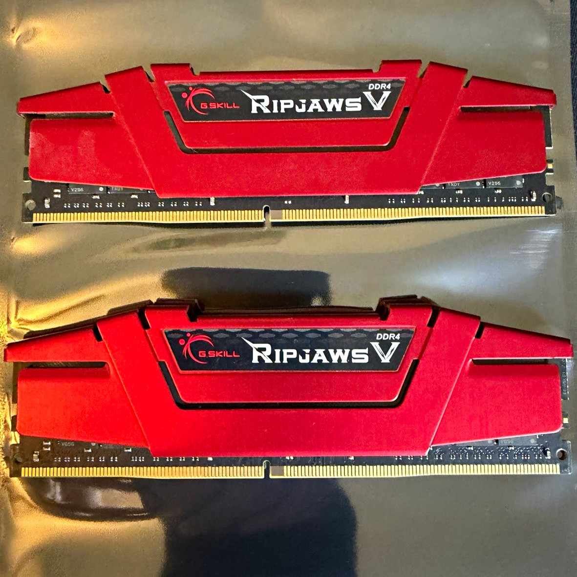 G.SKILL Ripjaws V 32GB (2x16GB) DDR4-2400 CL15 RAM F4-2400C15D-32GVR Red