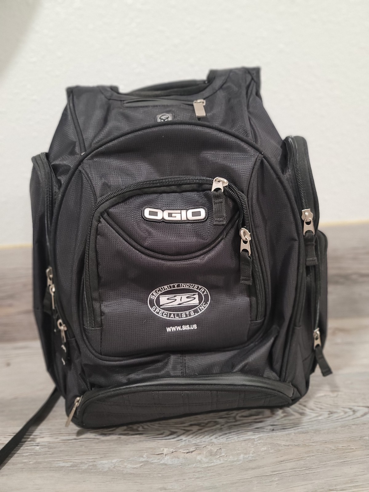 Ogio Metro 17" Laptop Backpack Black Padded Teck Bag Pocket Utility