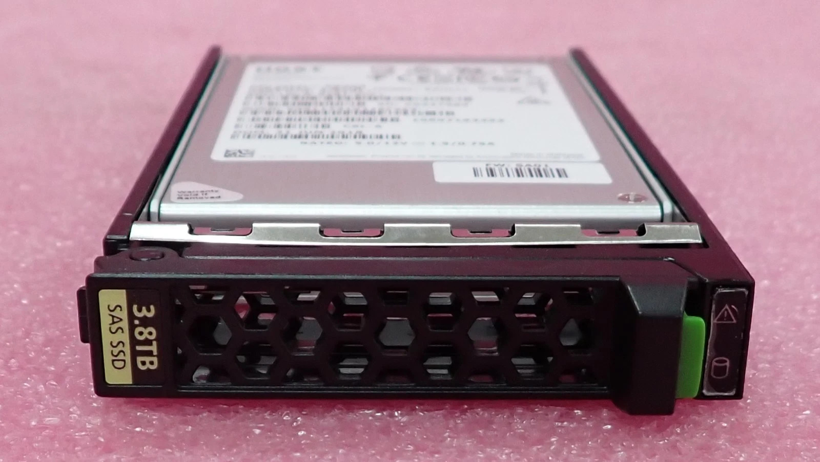 Fujitsu 3.84TB SAS 12Gb/s Read Intensive 2.5" SFF Hot-Plug SSD S26361-F5670-L384